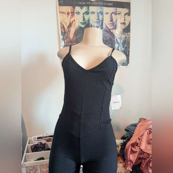 NWT Forever 21 Black Sleeveless Jumpsuit Bodysuit  Size Large - Picture 1 of 10
